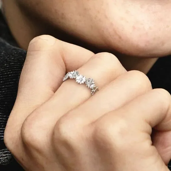 Pandora Ring Bundle with dust bags, and charm lock opener with cleaning brush - Picture 7 of 11